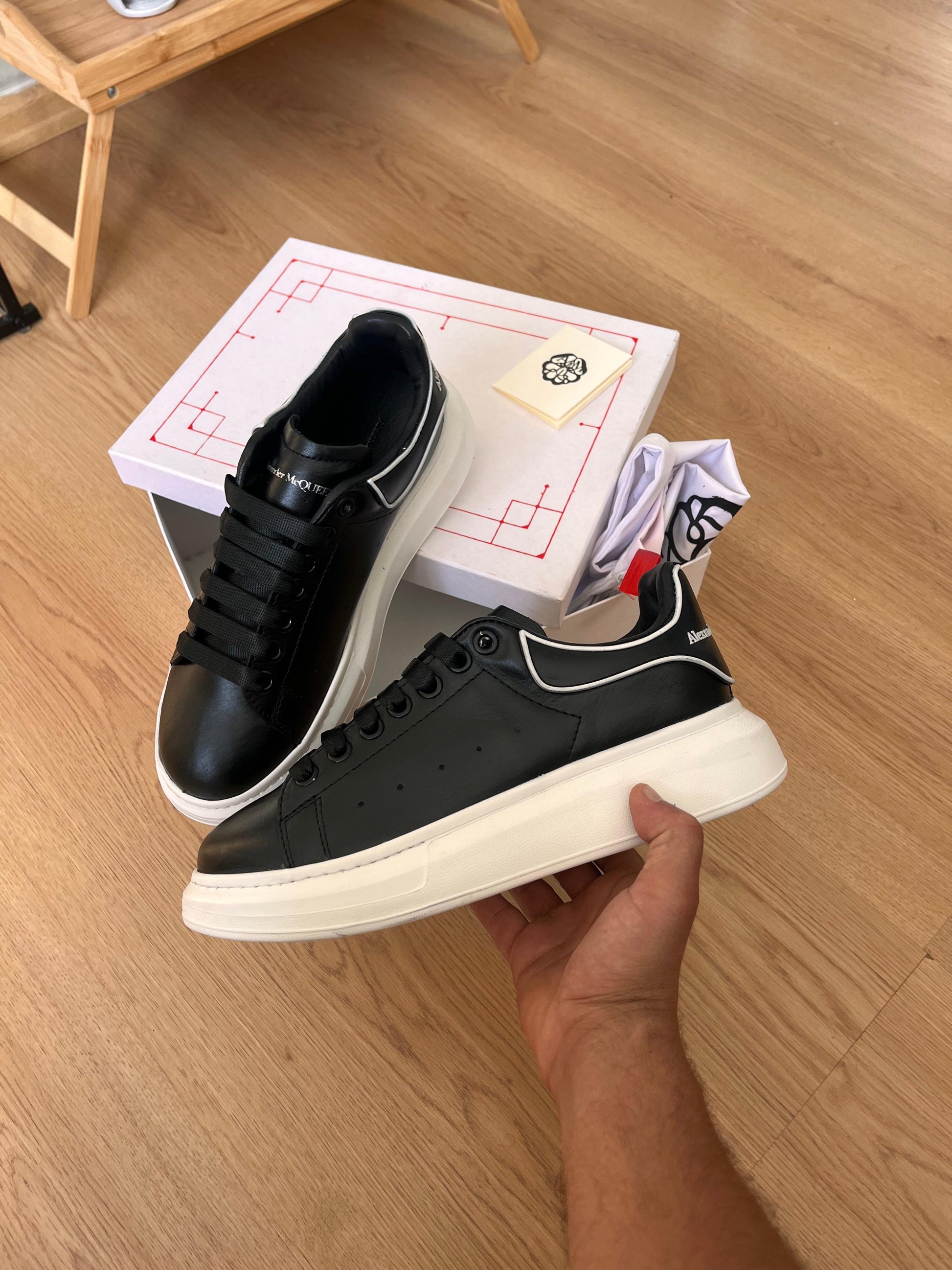 McQueen BLACK CUIR